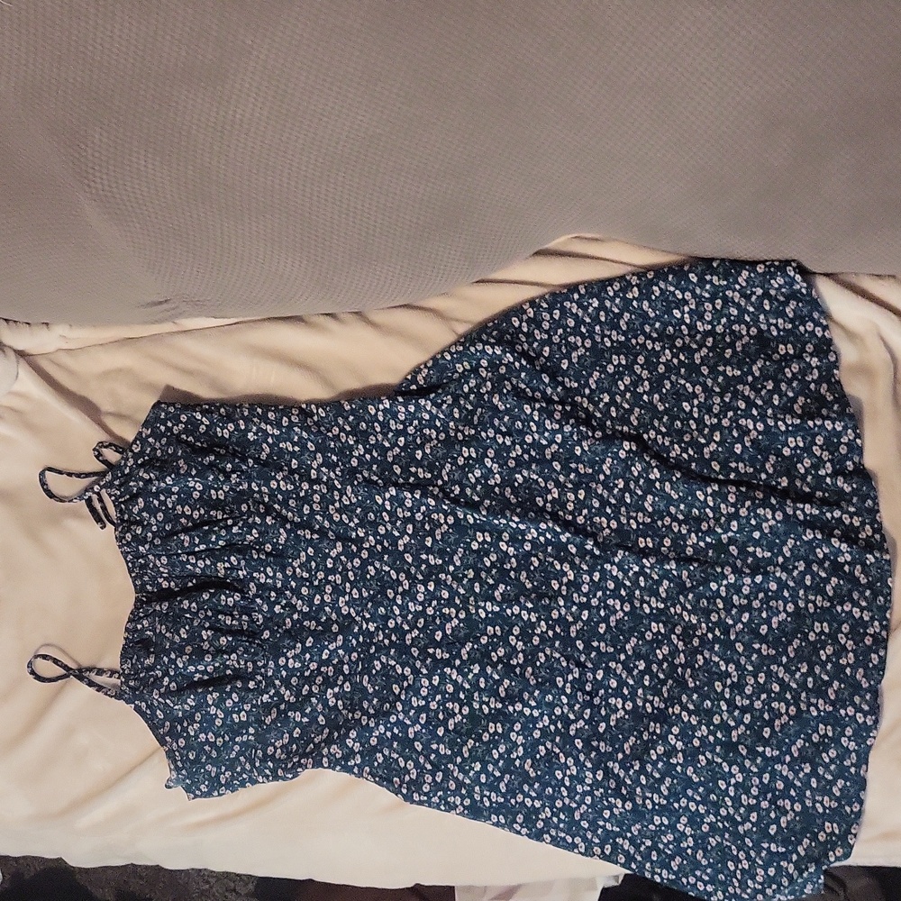 Shein woman's medium cute sun dress